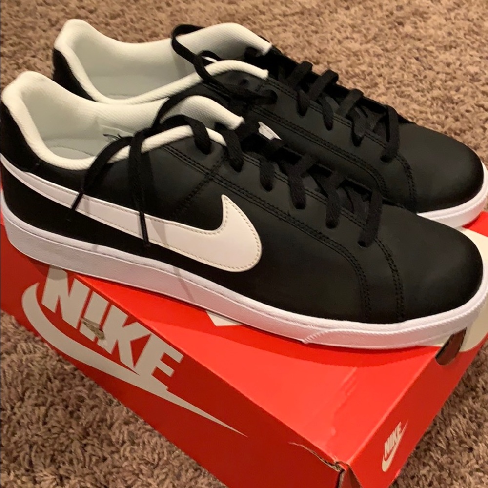 Nike Court Royale
